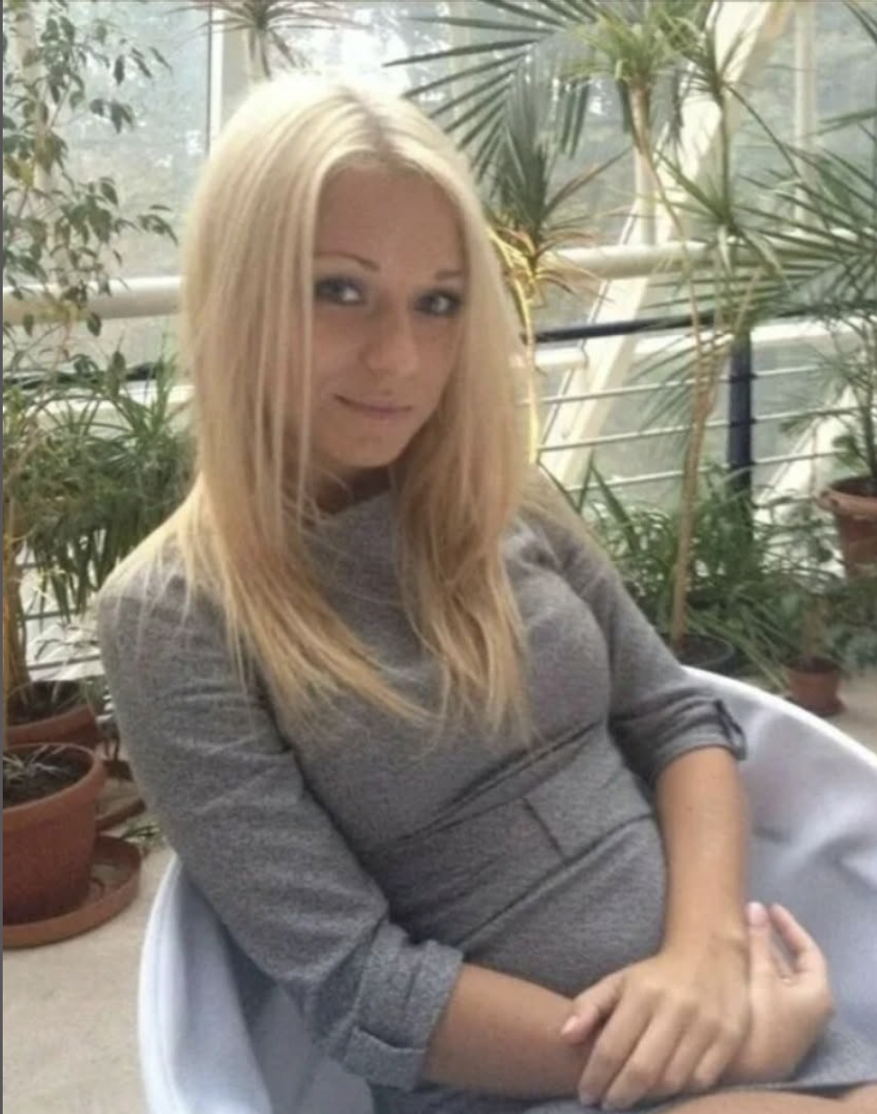 Через цю дівку ти хочеш чужу дитину виховувати? Тоді забудь про бабину квартиру, вам я її не дам! – Я вийшла забрати з коридору пиріг, котрий приготувала для майбутньої  свекрухи і раптом почула її з коханим розмову…