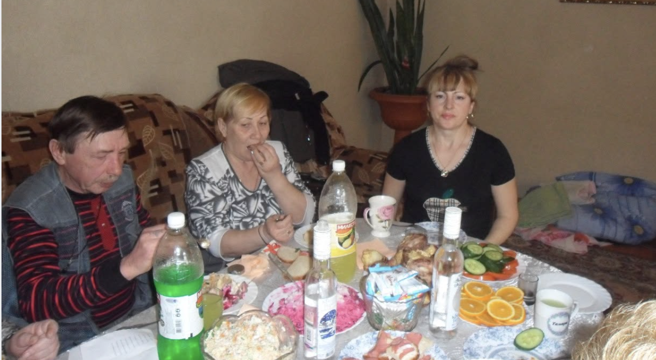 Я вас зібрала, аби серйозно поговорити! В мене серйозні проблеми і потрібна допомога! – Я запросила синів з невістками на вечерю. Адже вони про мене зовсім забули.