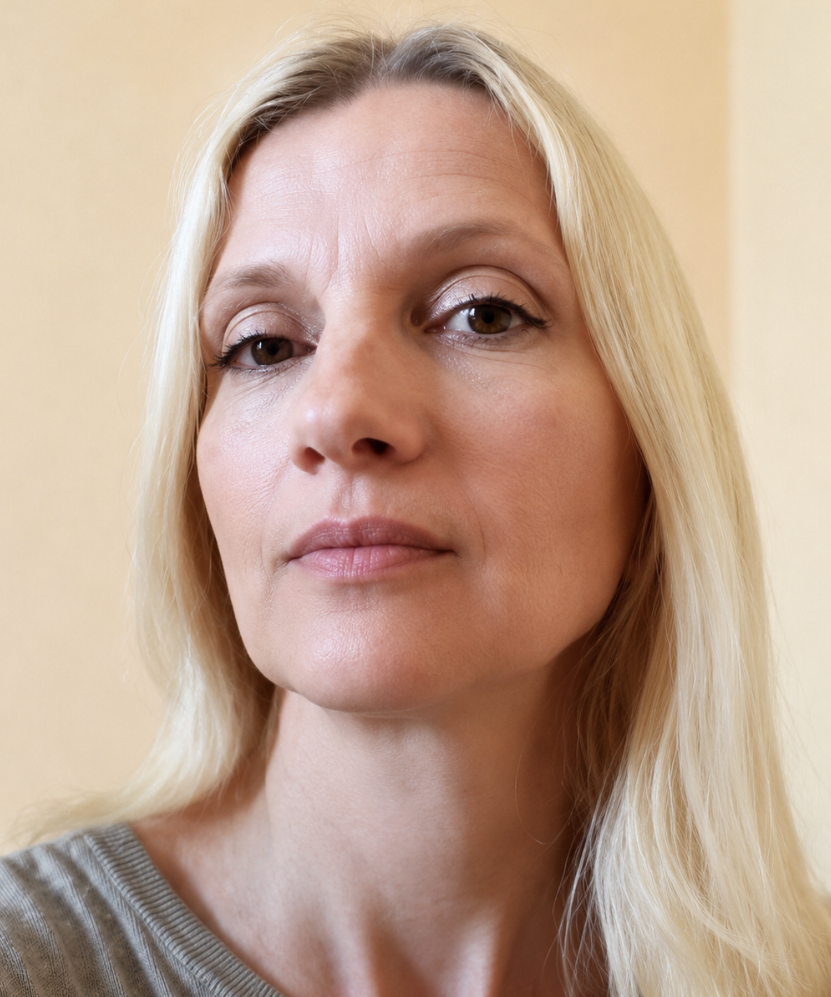 Кохана, що означає розлучення? У тебе ж 4-та стадія! А квартира? Я ж не зможу її успадкувати! — у паніці метушився чоловік, побачивши повідомлення…