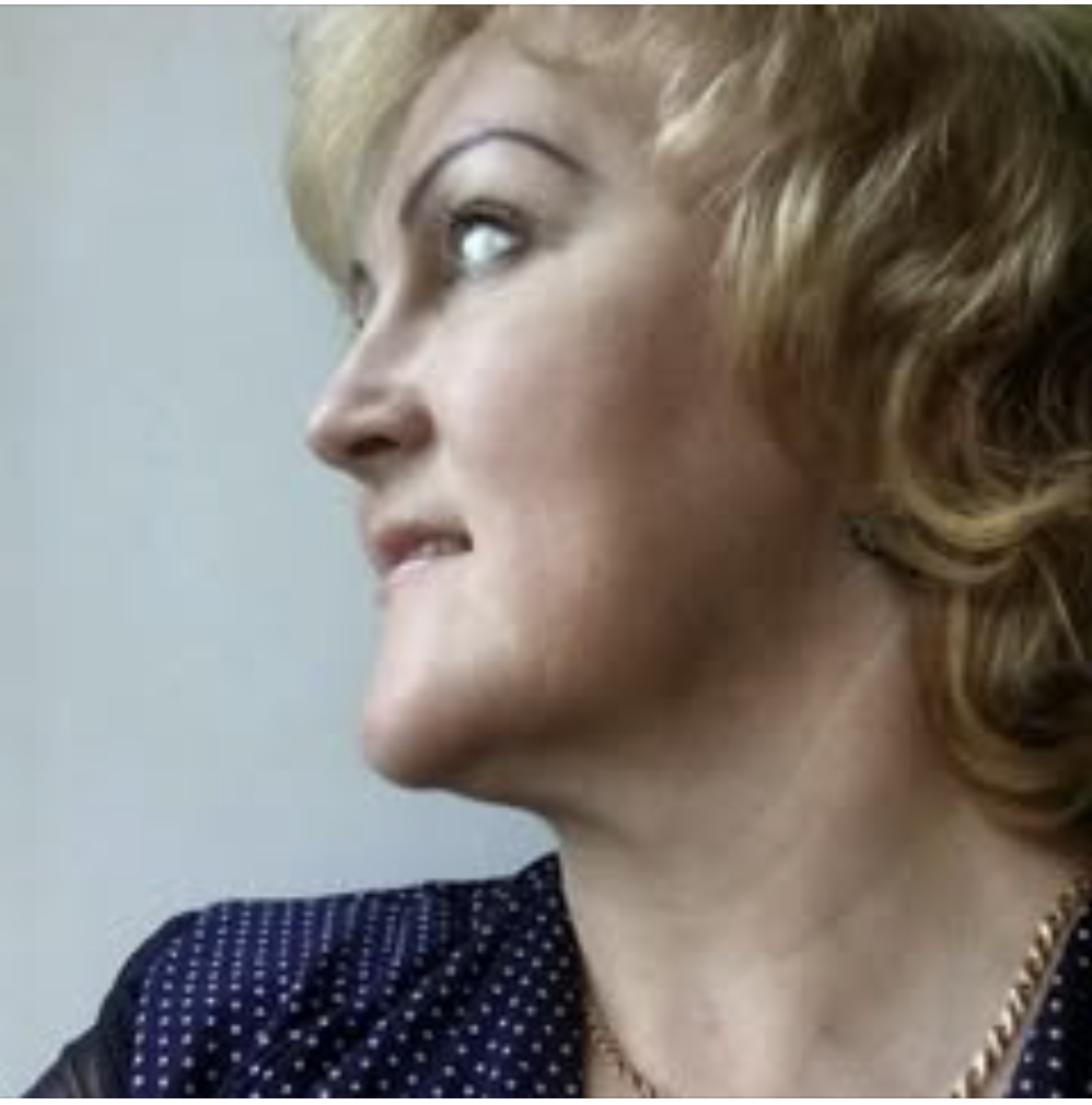 Вона віддавала всю зарплату свекрусі, щоб урятувати згасаючого чоловіка, але якось вирішила приїхати без попередження. І ось тобі маєш…