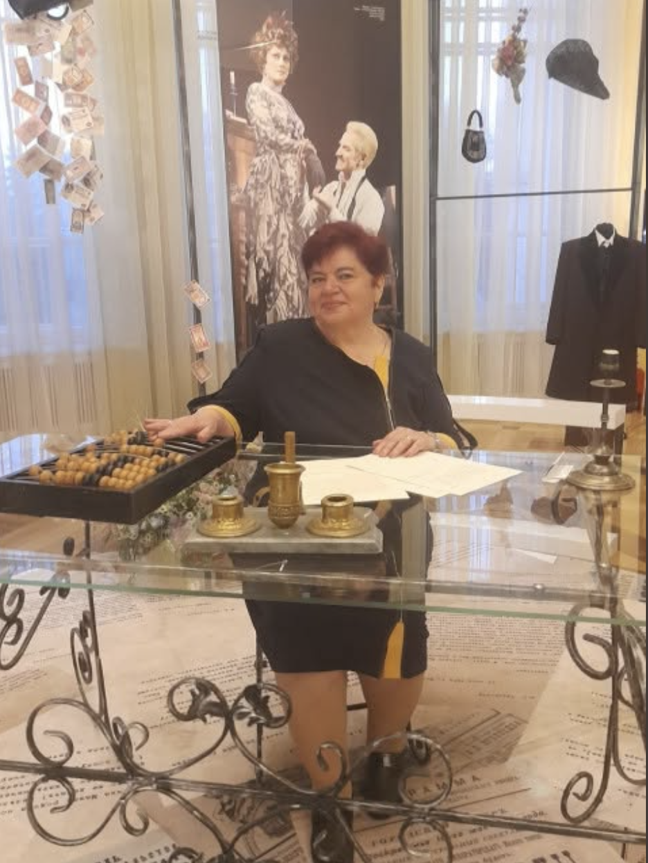 Ні, Надіє Петрівно. Я тепер вам не «донечка». Я тепер — колишня невістка. І, уявіть собі, з грошима і щаслива.