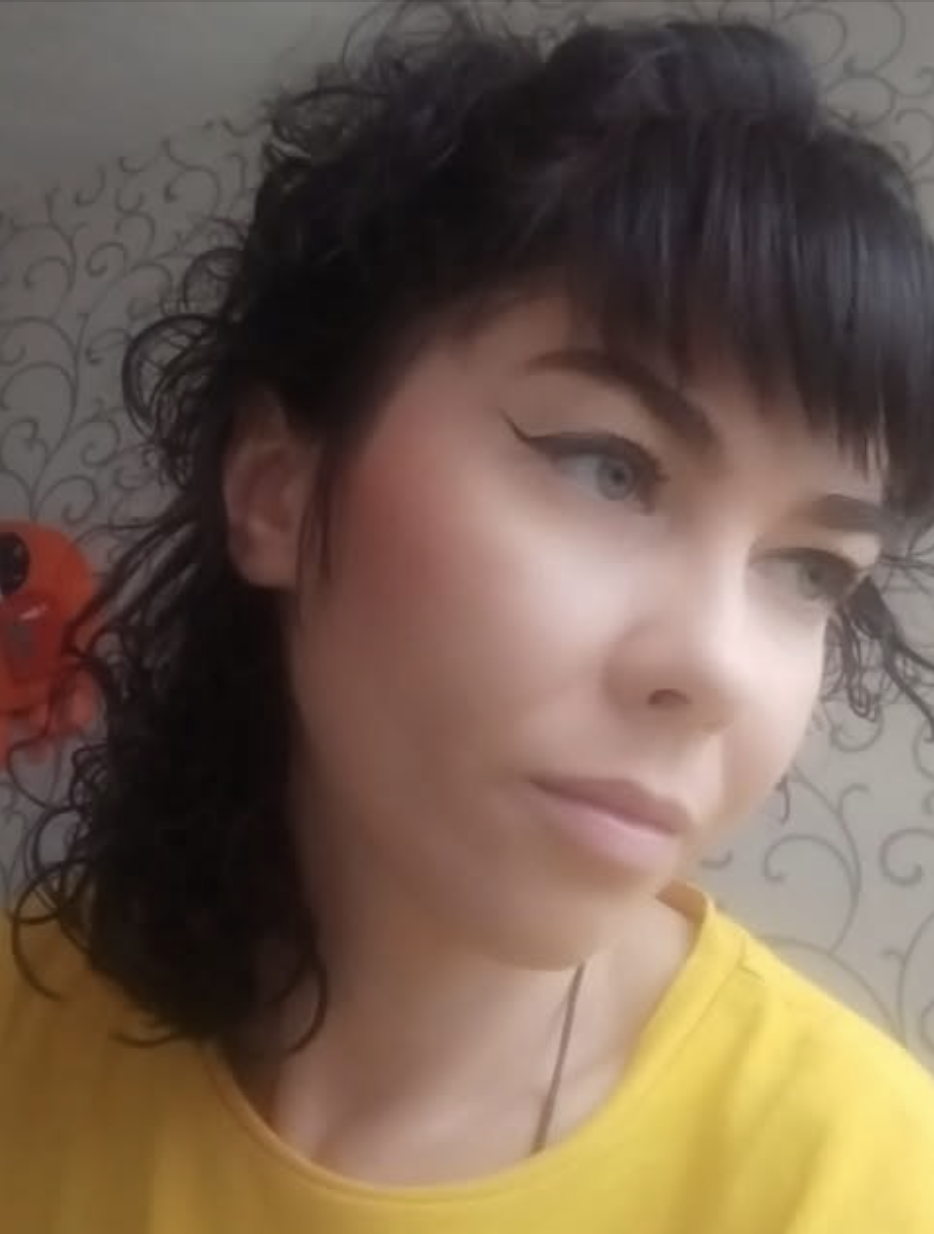 Вважайте це гуманітарною допомогою — і більше в наш дім ні ногою! — дружина поставила на стіл важкий мішок, набитий доверху…