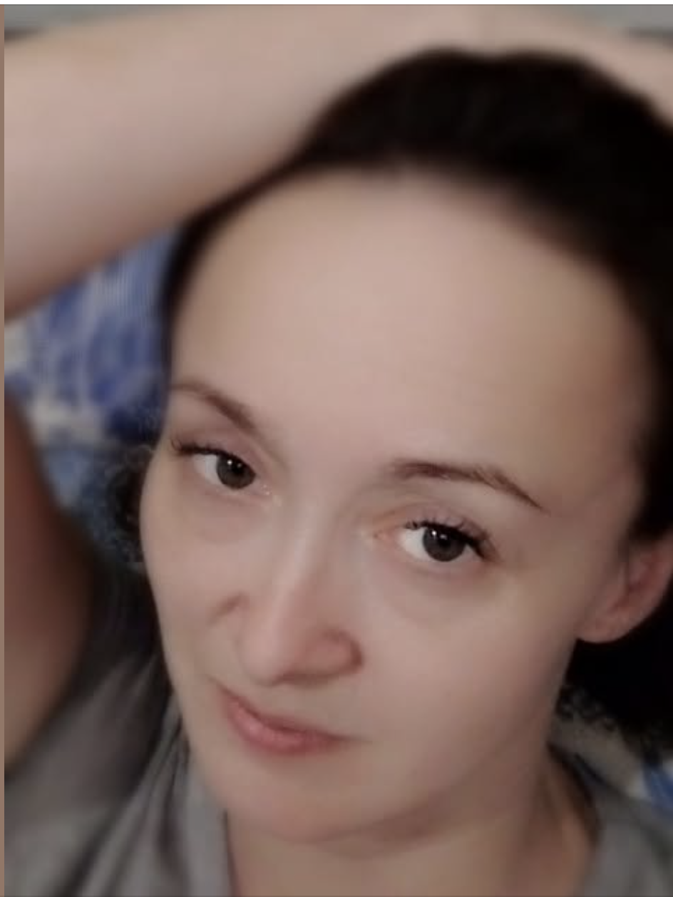 Лідо, там мама сказала, щоб ти зараз не лягала спати! Коли її гості підуть, треба, щоб ти помила посуд! – сказав Стас дружині, коли вона почала застеляти ліжко.