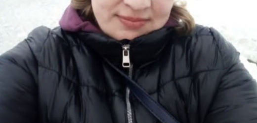 Ти себе в дзеркалі бачила? Іван заїхав додому всього на кілька хвилин — забрати дружину і вирушити на корпоратив. Але, побачивши її, різко передумав. Як він раніше цього не помічав? Жах! Боки звисають, обличчя в зморшках, сукня якась старомодна, а ці босоніжки без підборів… Вона явно не дотягує до рівня жінок, які будуть там. Навіть соромно з такою поруч з’являтися.