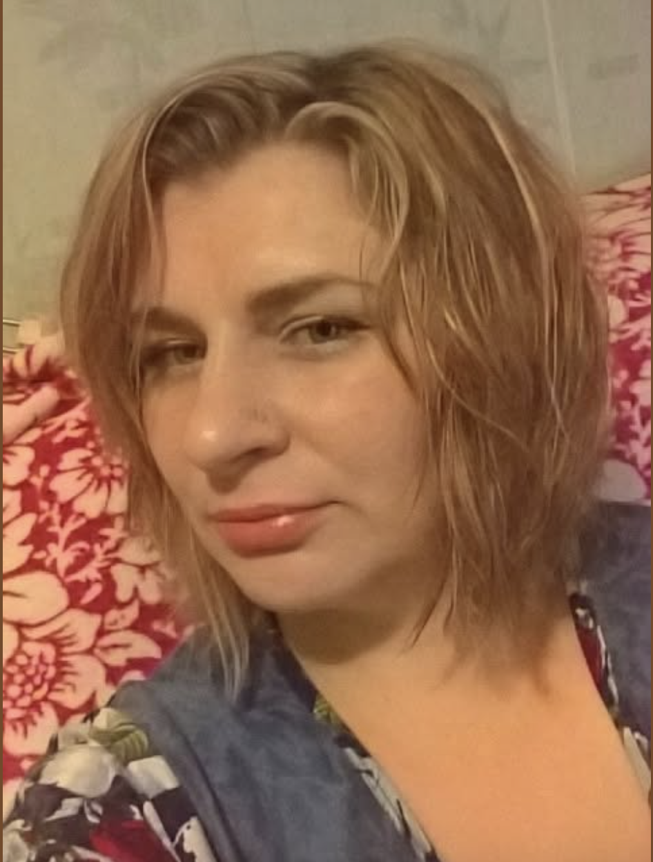 Де мої кільця, мамо? — звернувся Влад із запитанням. — Я їх здала в ломбард і придбала сукню для твоєї сестри! Ми ж ідемо на твої заручини!