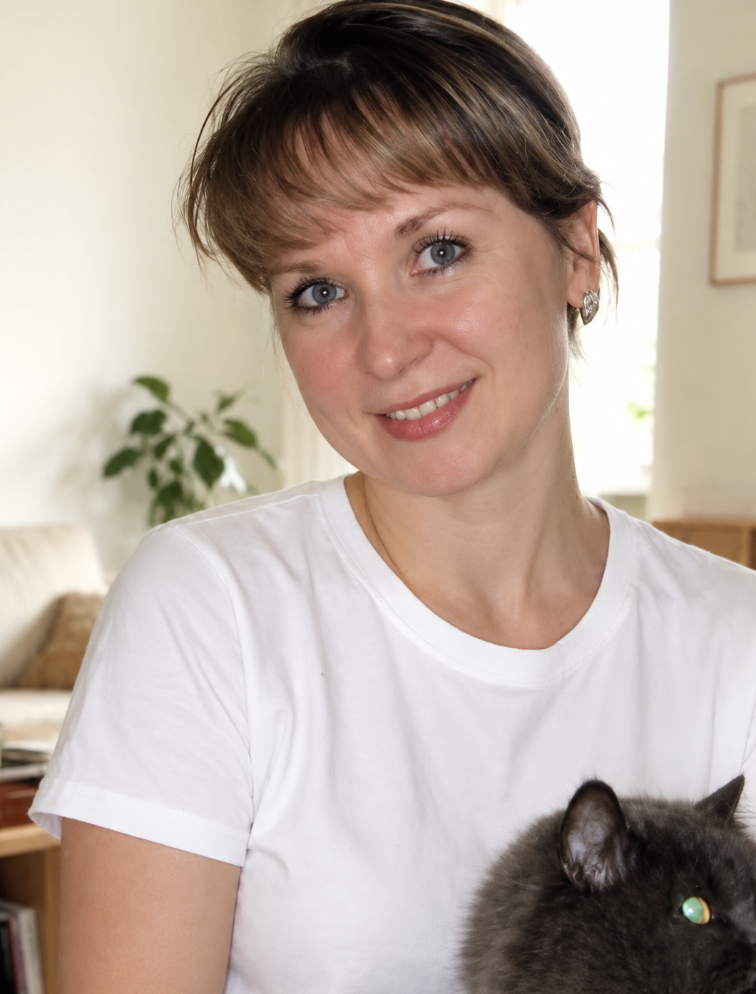 На секунду я забув, як дихати. Це була Марина. Моя колишня дружина. Жінка, з якою я розлучився лише два місяці тому. Мене звати Андрій. Мені тридцять чотири, я звичайний офісний працівник із Києва, який просто намагався втриматися на плаву в такому ж звичайному житті.
