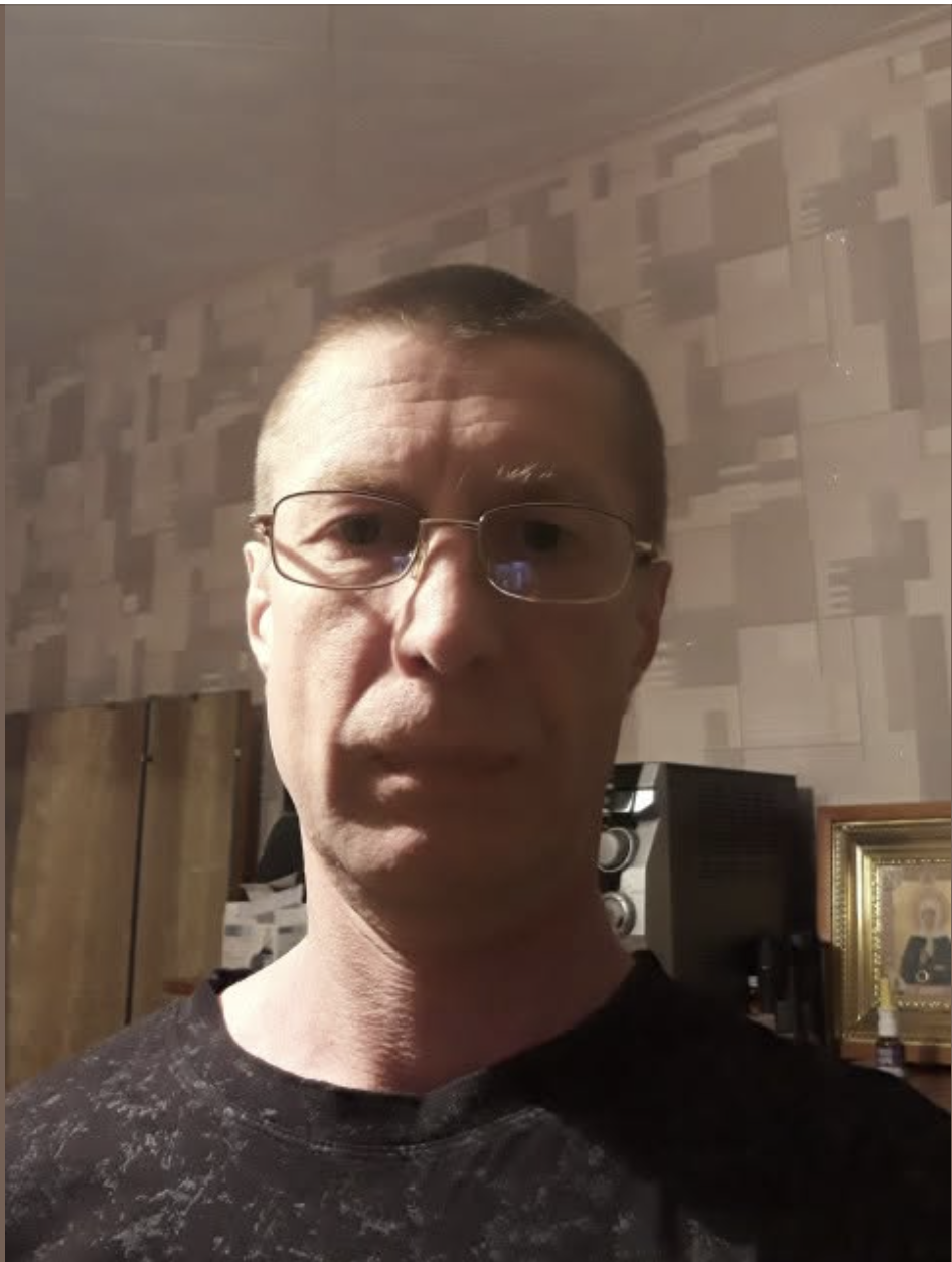 Багатій запросив прибиральницю з сином на звану вечерю, щоб посміятися з гостей. Але коли вона сіла за рояль — увесь зал онімів…