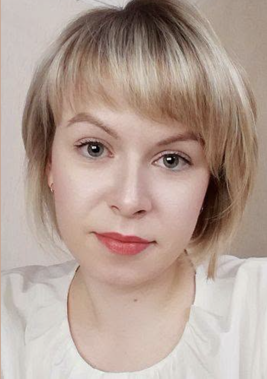 Марія мила посуд, коли з роботи повернувся чоловік. Олег був не в дусі. – Їсти давай! – одразу сказав він. Марія накрила стіл. – Це що, гороховий суп? Ти що смієшся? Я приношу в будинок гроші і хочу бачити нормальну їжу! – вигукнув Олег. – А я її попереджала, – з коридору пролунав голос свекрухи. – Могла б щось інше зварити. Сину, вона тебе не цінує. Ти там стараєшся на роботі, а вона гуляє. Сьогодні півдня була відсутня. – Де ти була? – чоловік запитально дивився на дружину. І Марія все йому розповіла. Олег вислухав дружину і застиг від почутого