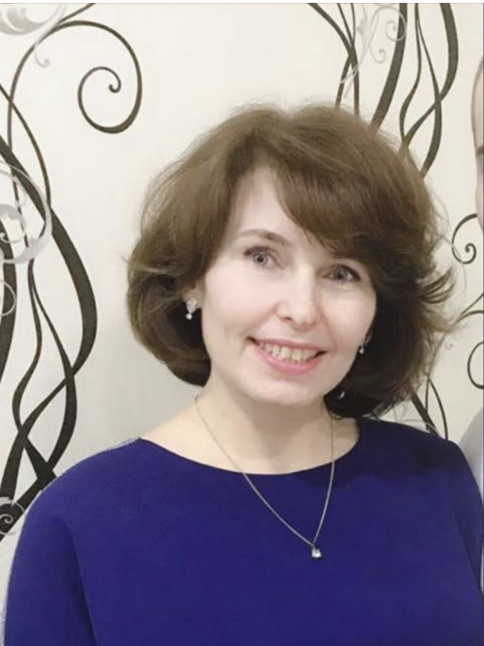 Я ж просив, — почав він роздратовано, пішовши за дружиною на кухню. — Підготувати нормальний святковий стіл. А це що? У тебе ж був час. Мама незадоволена. — Твоя мама завжди незадоволена. Їй неможливо догодити, — спокійно відповіла Мілана.
