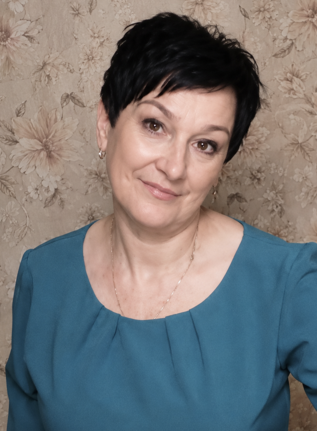 Те, що я заробляю, належить мені. Твої гроші — твої. — засміявся мій чоловік, навіть не здогадуючись, що завтра його звільнять, а я посяду його місце.