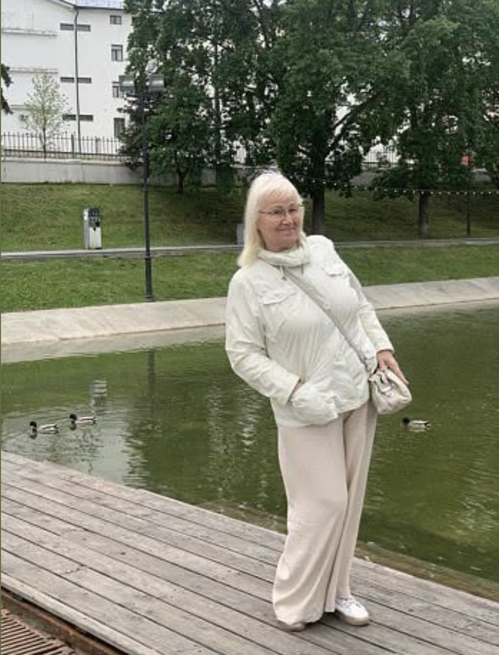 Батько побачив сuнець під оком у доньки й зробив один дзвінок — життя зятя розсипалося Марина стояла у дверях, зустрічаючи батьків із таким самим привітним обличчям, як завжди. От тільки яскравий синець під оком видавав те, про що вона так не хотіла говорити.