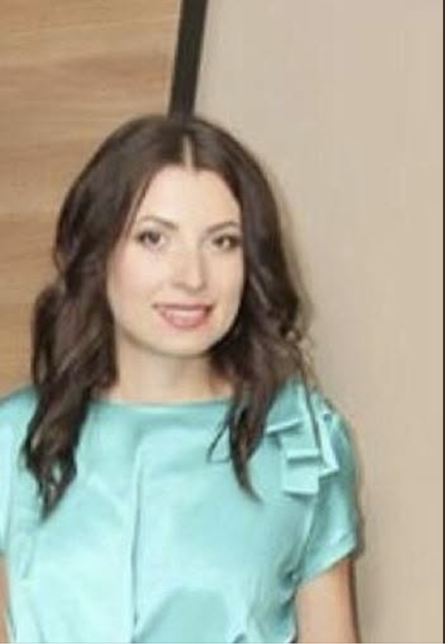 Чудовисько… — шипіла мати й пропалювала доньку непривітним поглядом, — народилася ж на мою голову така… Немає на тебе ніякої управи, не дитина, а покарання. Ах, якби не ти, то життя б моє…