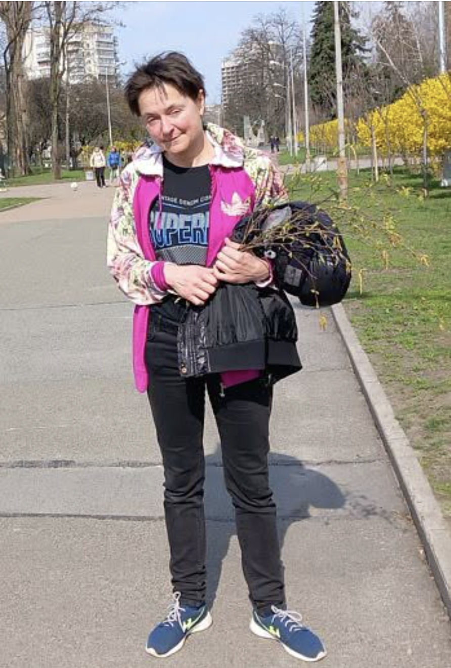 Ось меню, приготуй усе до п’ятої, не мені ж на кухні стояти у свій ювілей, — наказала свекруха, але сильно пошкодувала…