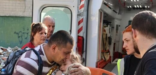 “Справжнє диво”: у Києві з-під завалів розбитого вщент будинку врятували 7 людей (відео)