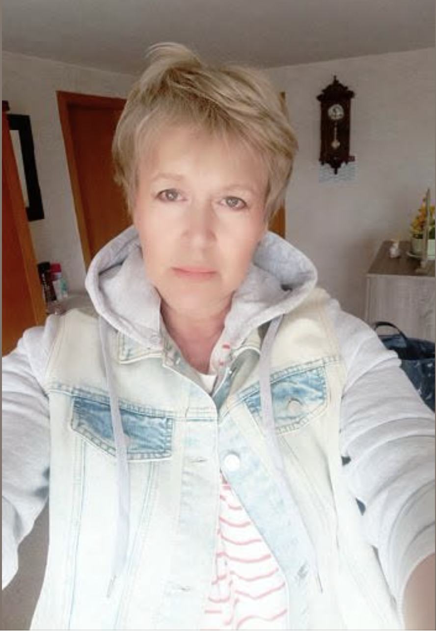 Доки ти не повернеш усі гроші, які віддав із моєї скарбнички своєму братові, додому можеш не повертатися! Я не для нього збирала ці гроші…