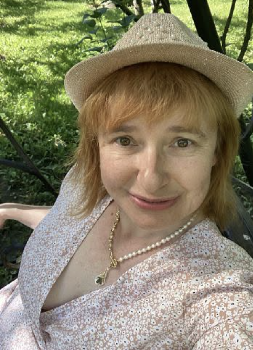 Мовчи, тільки не злякай її! — шипів наречений. — Завтра вмовимо віддати ключі та оформимо все на нас…