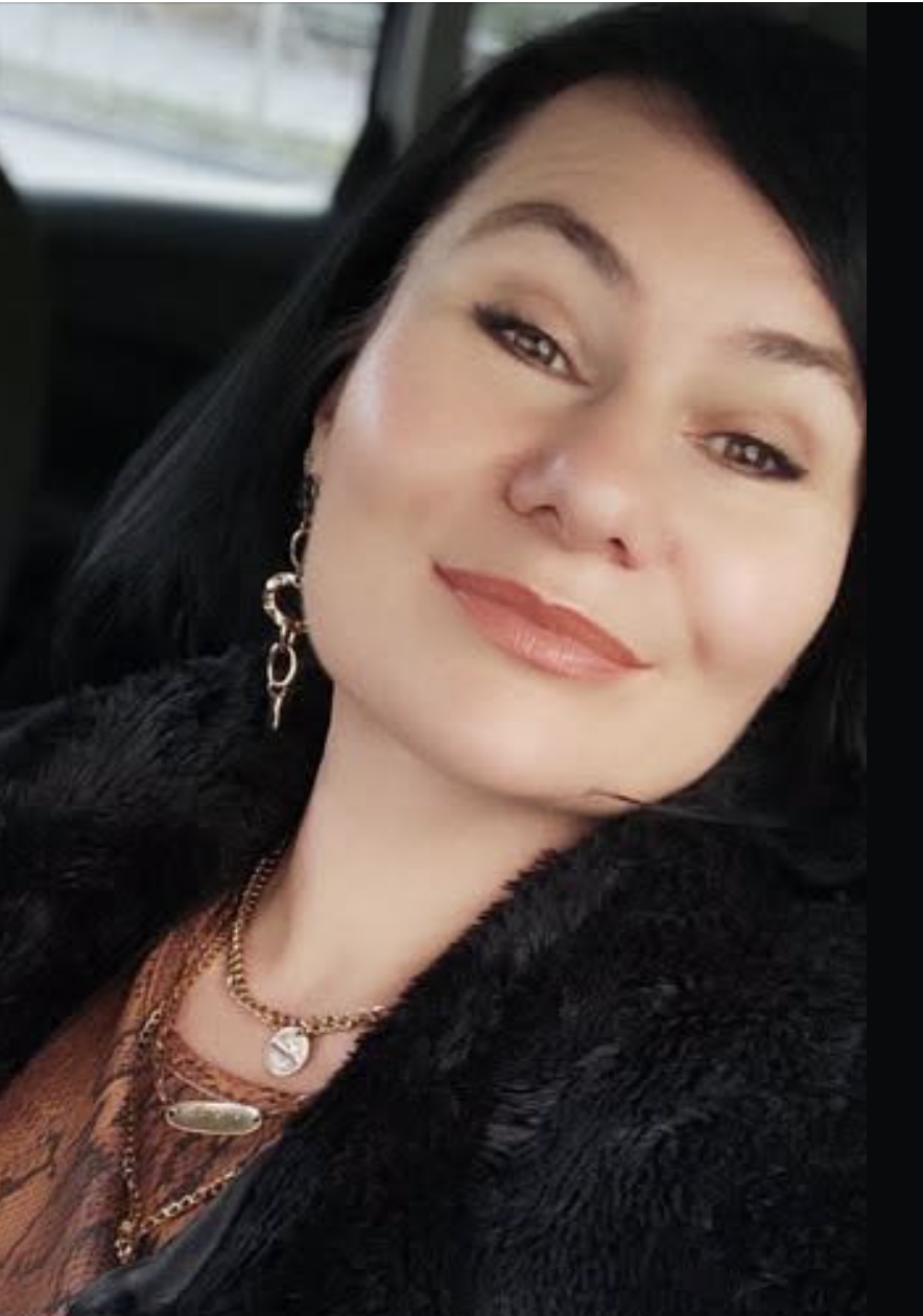 А з чого це твоя мати претендує на мою квартиру? На частку в ній? Її мені МОЇ батьки купували, тож нехай губу-то закатає!