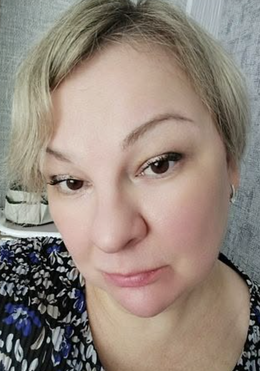 А ти чого це раптом почав тут права качати, Дмитре? Ти попросився до мене пожити, поки в тебе не налагодяться справи з роботою і житлом! Якщо…